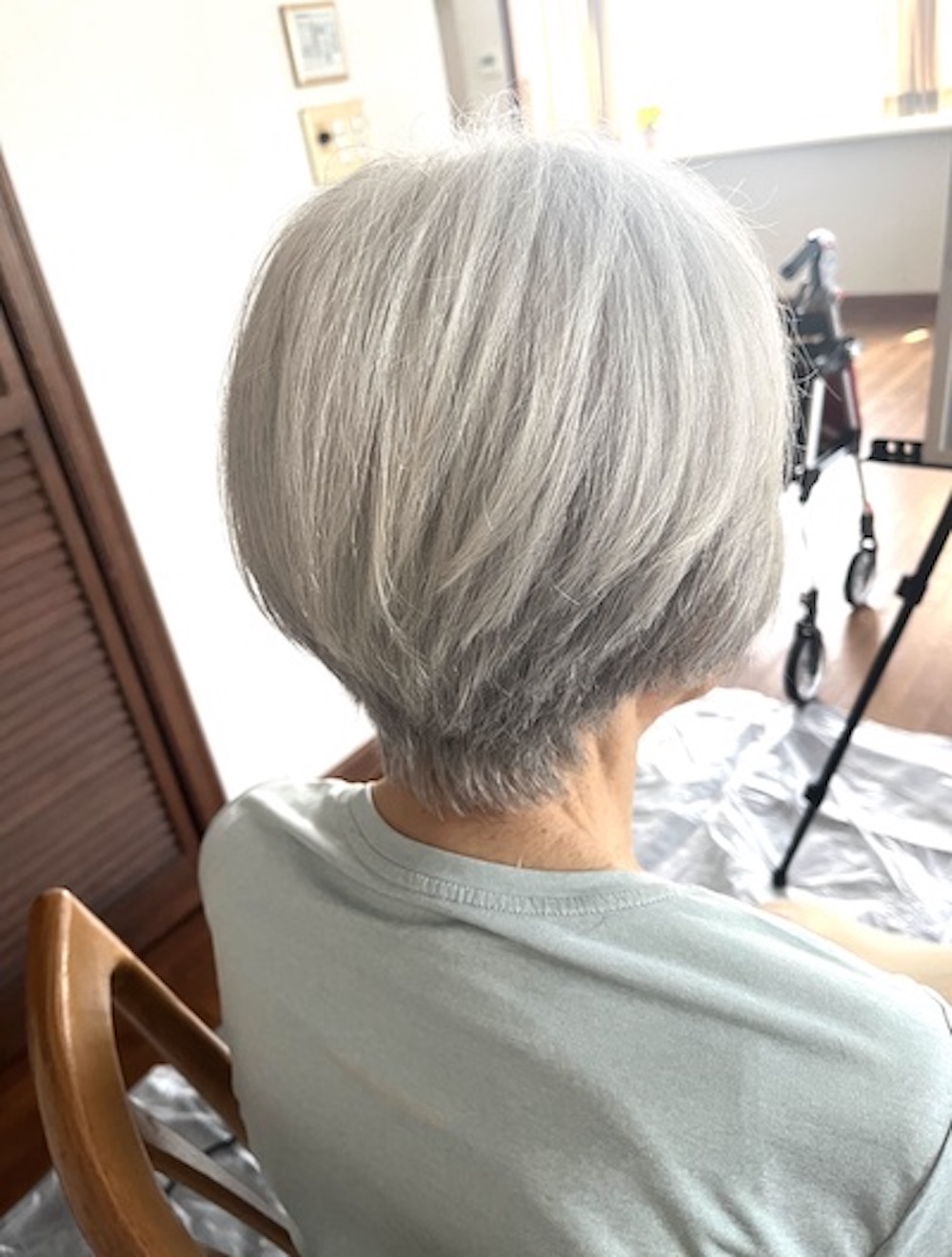訪問美容　宮崎市　綺麗な白髪のショートスタイル